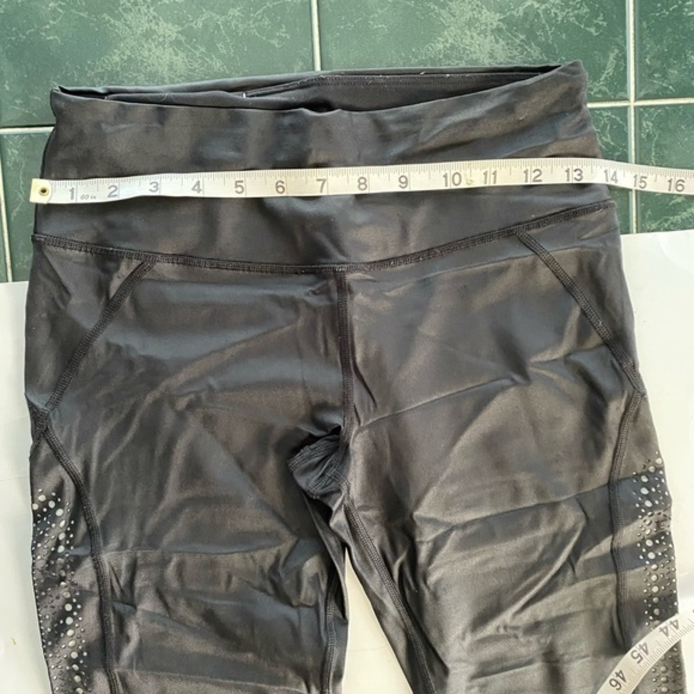 VICTORIAS SECRET BLACK PERFORATED LEGGINGS SIZE SMALL